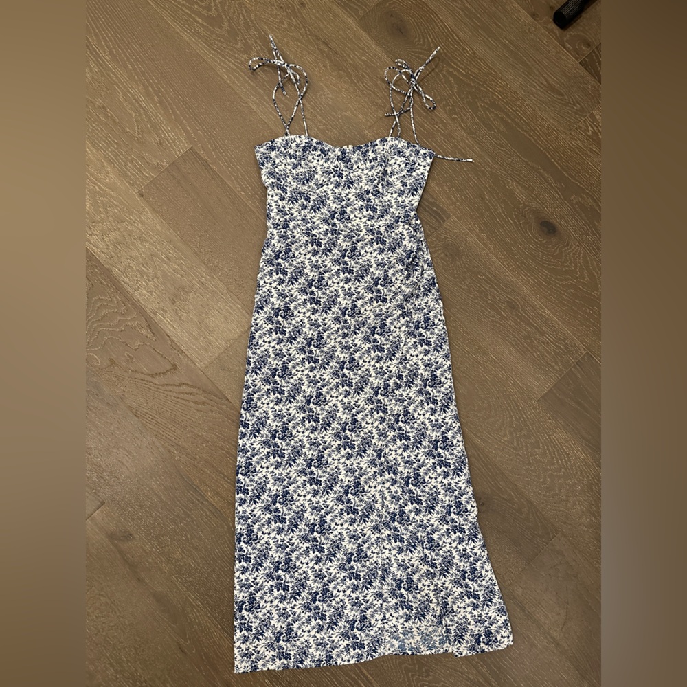 OAK + FORT Blue and White Floral Midi Dress